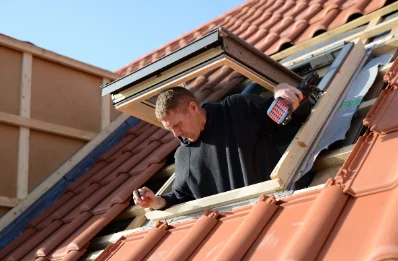 Pose de fenêtres de toit Velux à Neuville